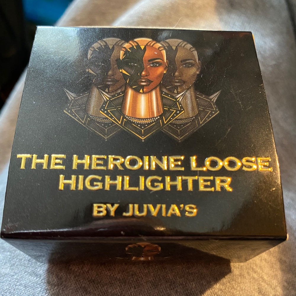 Juvias Place Loose Highlighter Powder